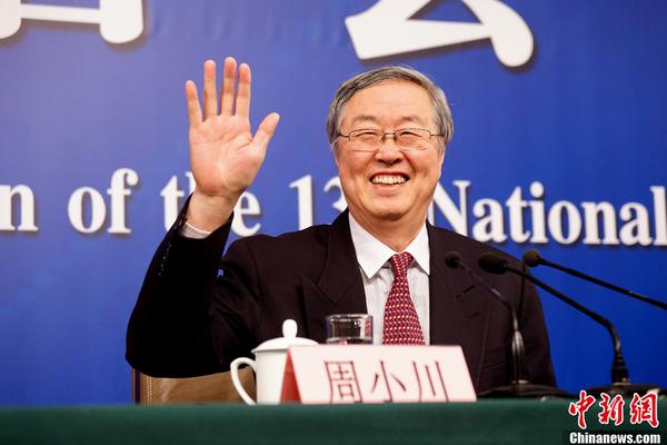 你什么冠軍？奧塔門(mén)迪向維尼修斯展示世界杯冠軍紋身，兩人都笑了